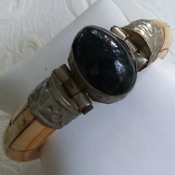 VINTAGE Genuine Blue GemStone Carved Bone Bangle - Picture 6 of 16